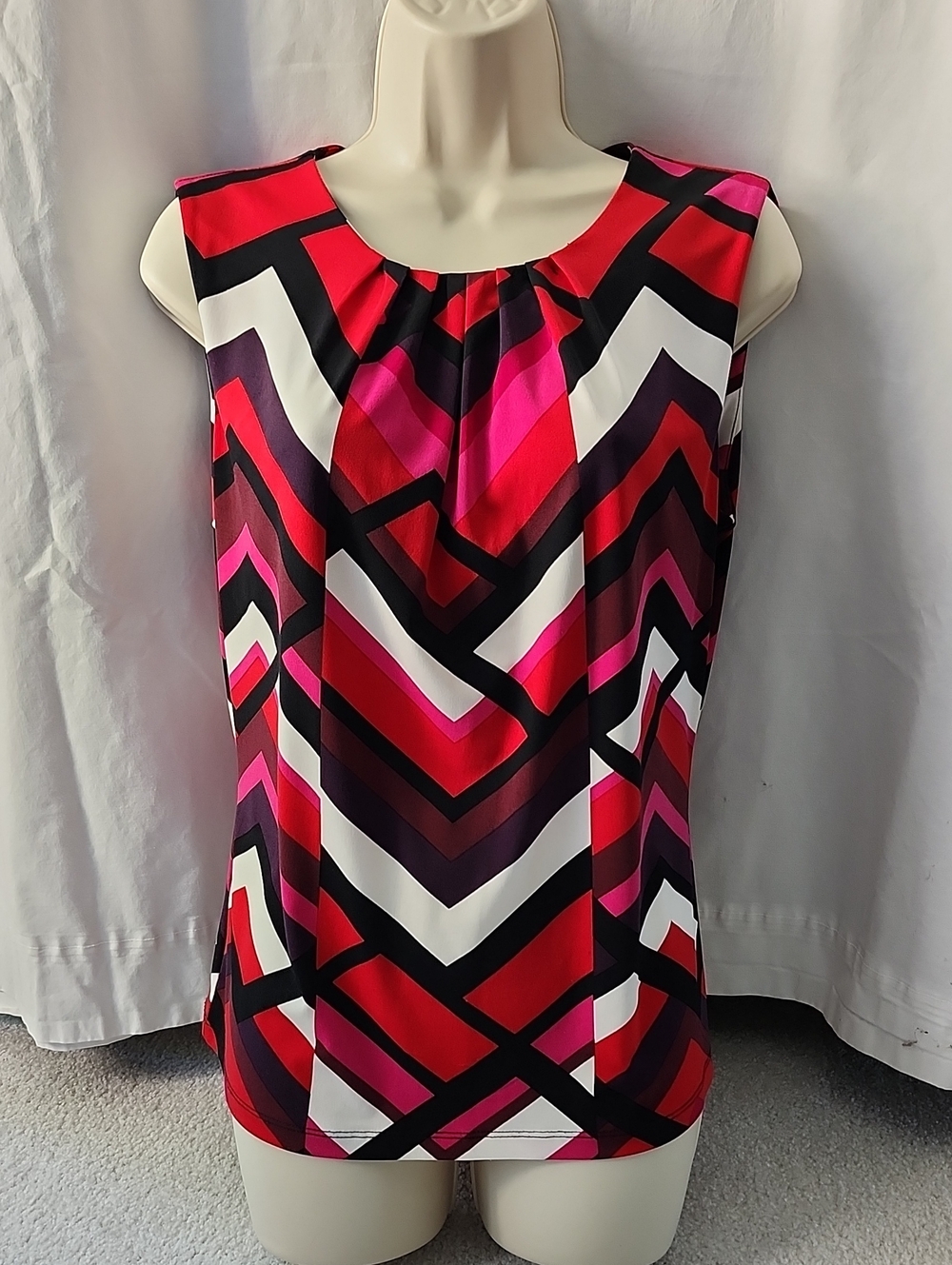 Calvin Klein Chevron Print Sleeveless Camisole in Red, Pink & Black